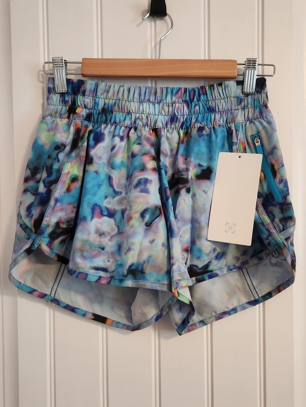 NWT Lululemon Seawheeze Tracker LR Shorts,  4" Inseam, Size 8 "Euphoria Multi"